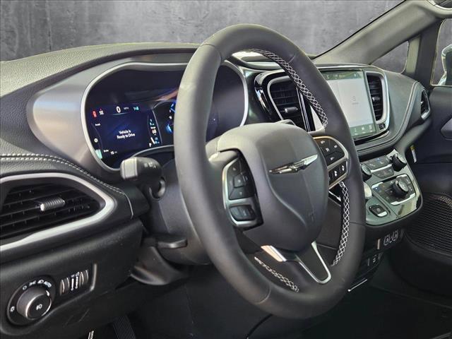 new 2025 Chrysler Pacifica Hybrid car, priced at $48,957