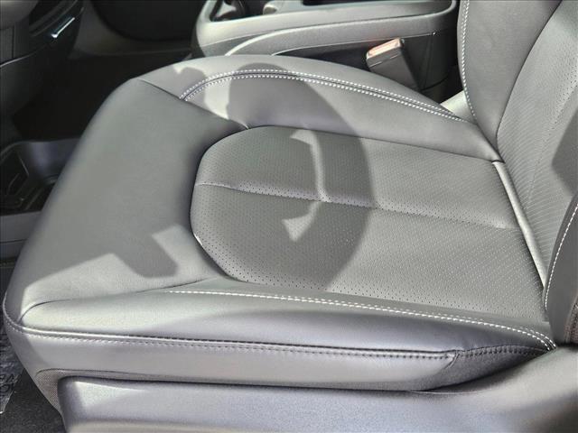 new 2025 Chrysler Pacifica Hybrid car, priced at $48,957