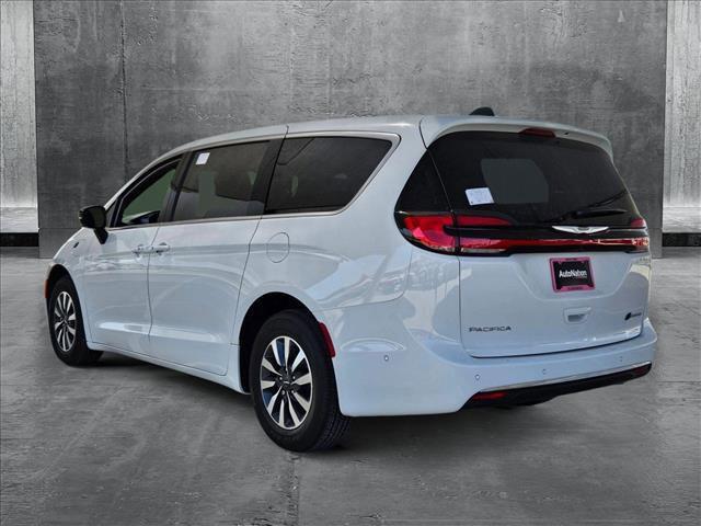 new 2025 Chrysler Pacifica Hybrid car, priced at $48,957