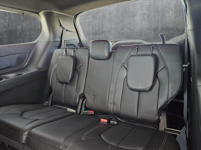 new 2025 Chrysler Pacifica Hybrid car, priced at $48,957