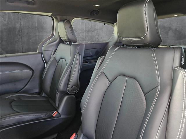 new 2025 Chrysler Pacifica Hybrid car, priced at $48,957
