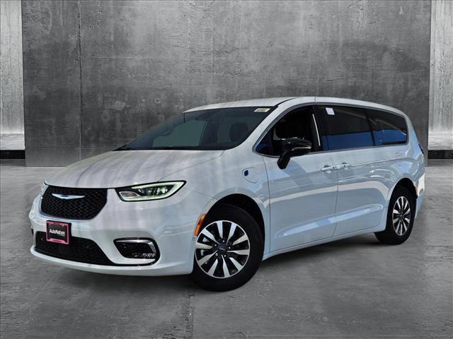 new 2025 Chrysler Pacifica Hybrid car, priced at $46,457