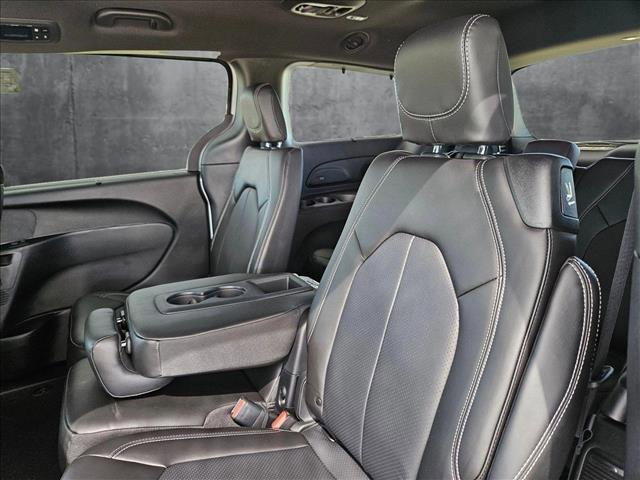 new 2025 Chrysler Pacifica car, priced at $45,402