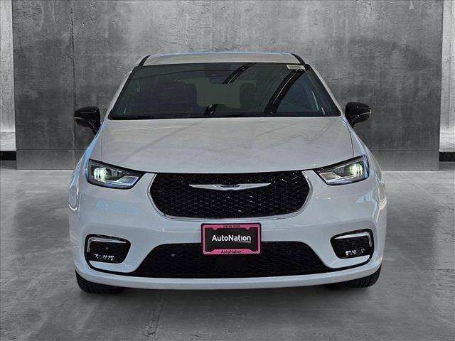 new 2025 Chrysler Pacifica car, priced at $45,402