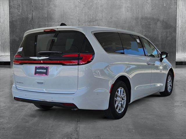 new 2025 Chrysler Pacifica car, priced at $45,402