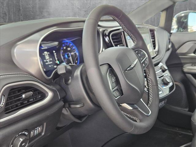 new 2025 Chrysler Pacifica car, priced at $45,402