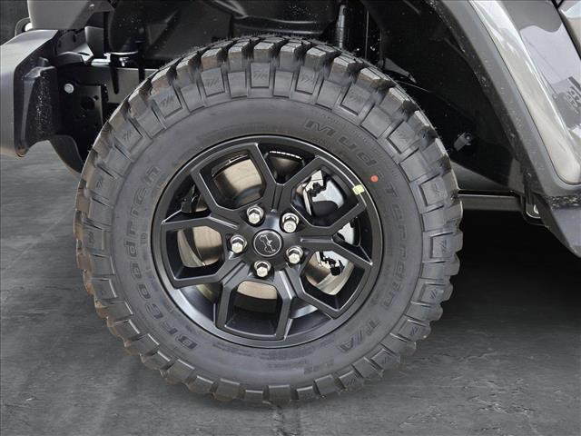 new 2025 Jeep Gladiator car, priced at $40,124
