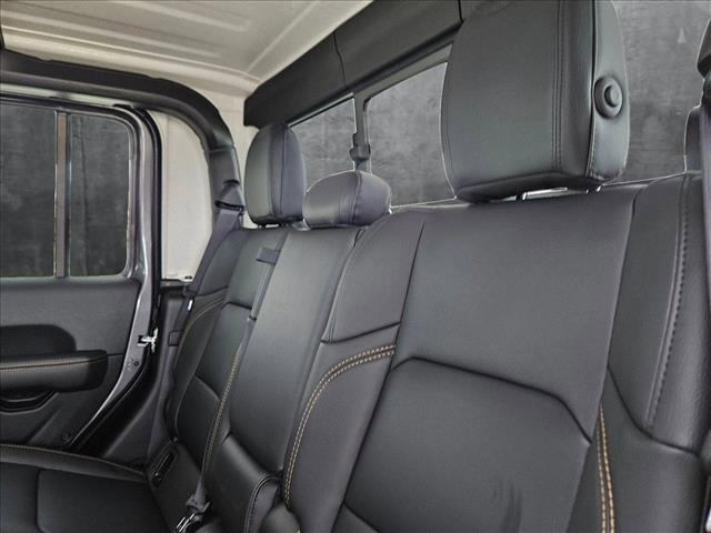 new 2025 Jeep Gladiator car, priced at $40,124