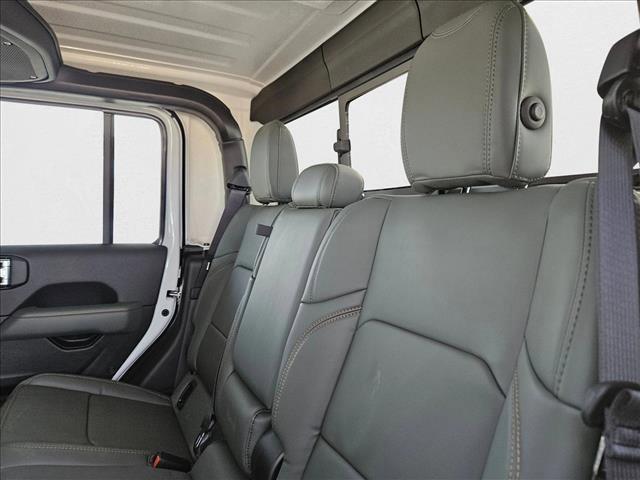 new 2025 Jeep Gladiator car, priced at $45,373