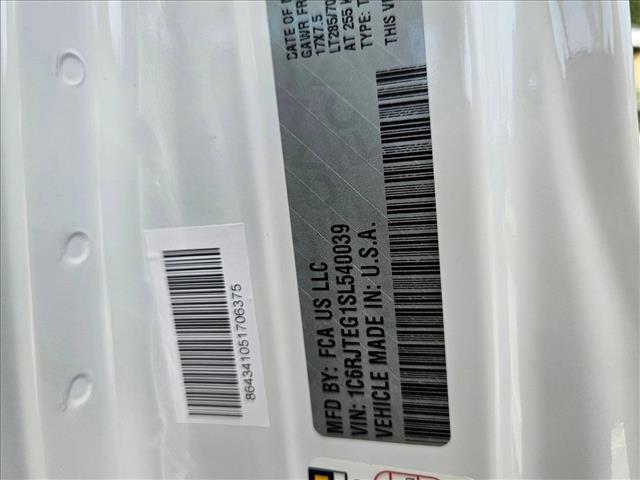 new 2025 Jeep Gladiator car, priced at $43,577