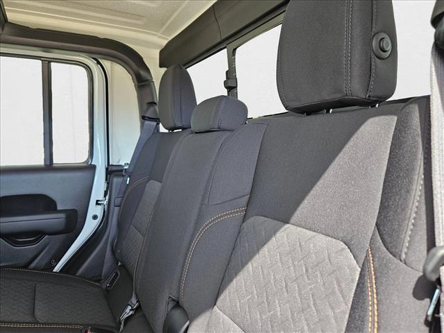 new 2025 Jeep Gladiator car, priced at $43,577