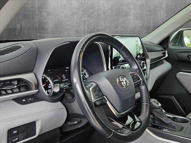 used 2021 Toyota Highlander car, priced at $28,584