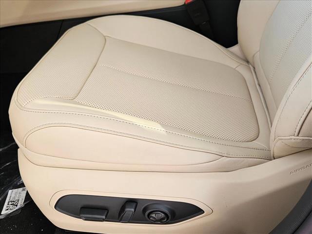 new 2025 Jeep Grand Cherokee car, priced at $42,970