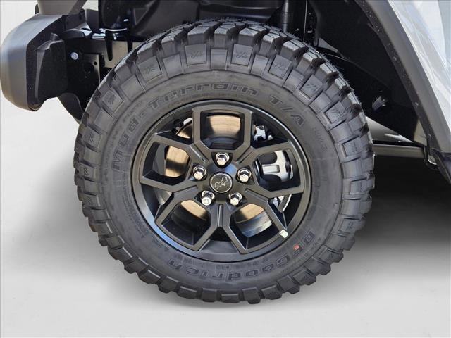 new 2025 Jeep Gladiator car, priced at $39,338