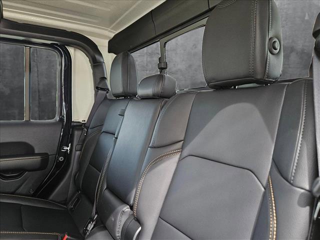 new 2025 Jeep Gladiator car, priced at $40,124