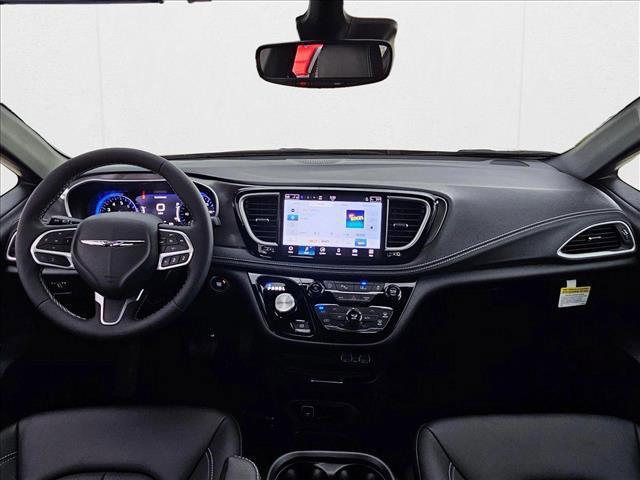 new 2025 Chrysler Pacifica car, priced at $34,016