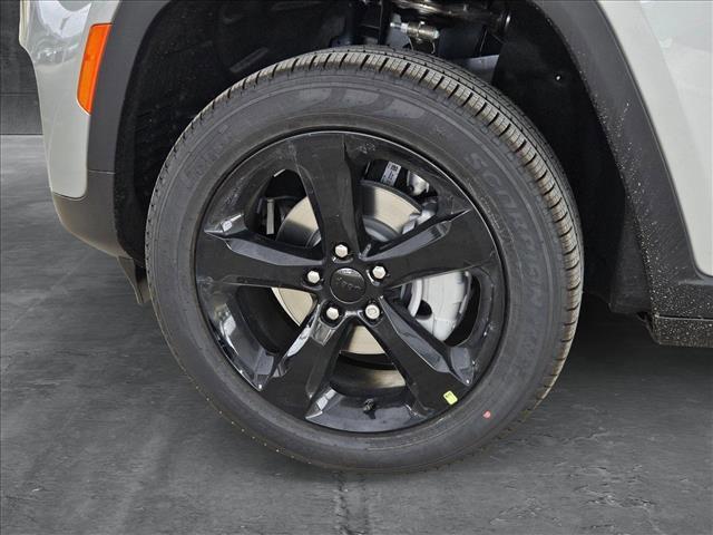 new 2025 Jeep Grand Cherokee car, priced at $42,188
