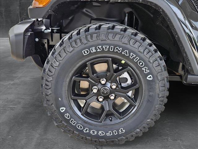 new 2025 Jeep Gladiator car, priced at $43,827