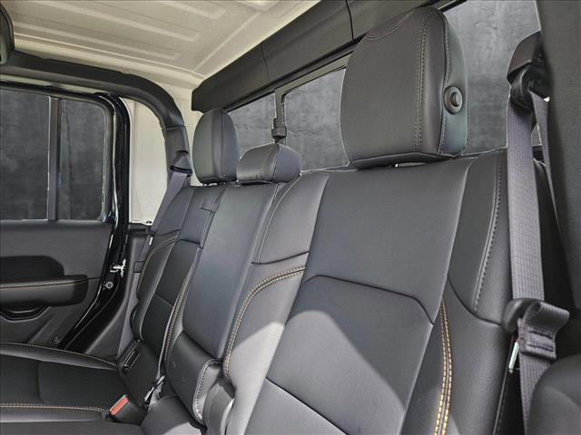 new 2025 Jeep Gladiator car, priced at $41,560