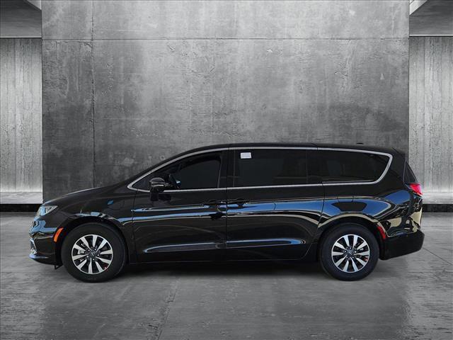 new 2025 Chrysler Pacifica Hybrid car, priced at $48,957