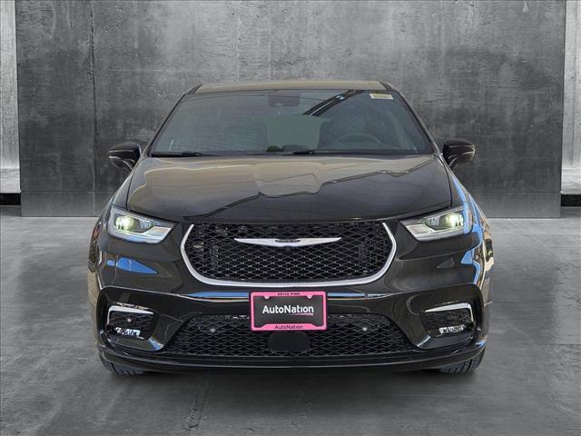 new 2025 Chrysler Pacifica Hybrid car, priced at $48,957