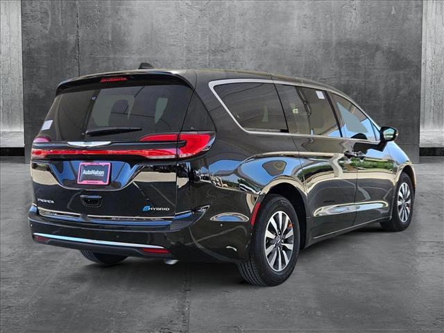 new 2025 Chrysler Pacifica Hybrid car, priced at $48,957