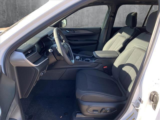 new 2025 Jeep Grand Cherokee car, priced at $33,545
