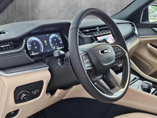 new 2025 Jeep Grand Cherokee car, priced at $40,652