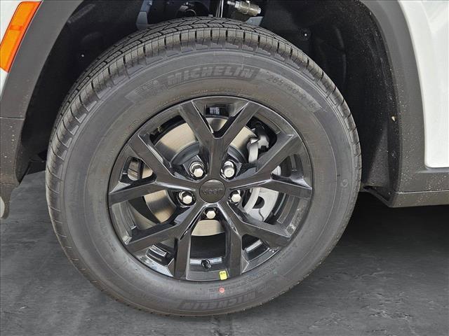 new 2025 Jeep Grand Cherokee car, priced at $35,080