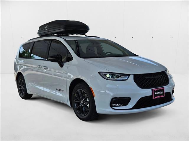 new 2025 Chrysler Pacifica car, priced at $38,553