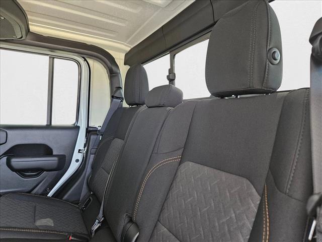 new 2025 Jeep Gladiator car, priced at $43,577