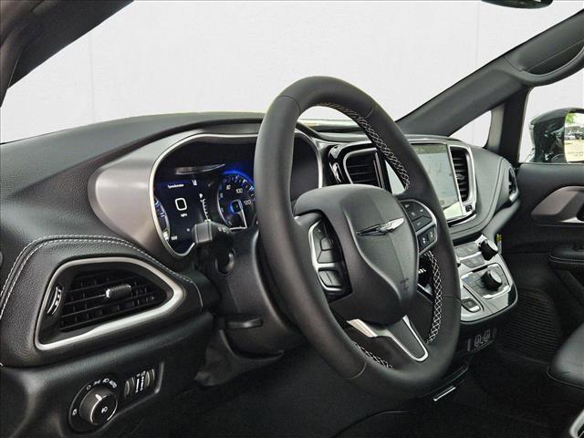 new 2025 Chrysler Pacifica car, priced at $38,526