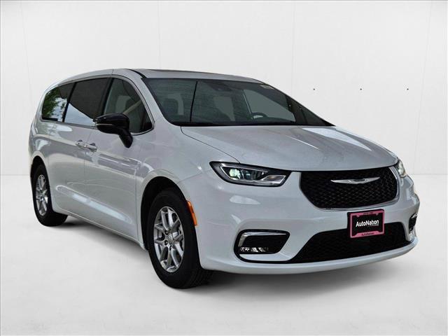 new 2025 Chrysler Pacifica car, priced at $38,526