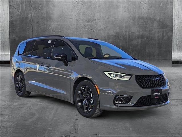 new 2025 Chrysler Pacifica car, priced at $51,404