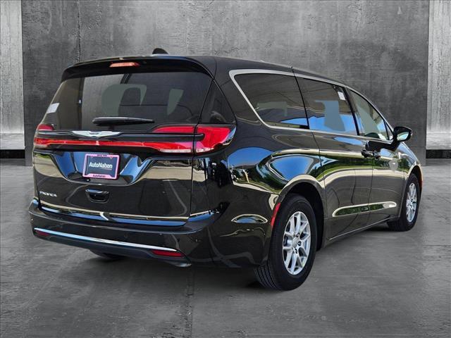 new 2025 Chrysler Pacifica car, priced at $45,402