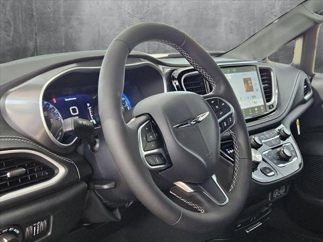 new 2025 Chrysler Pacifica car, priced at $45,402