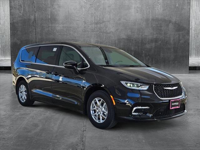 new 2025 Chrysler Pacifica car, priced at $45,402