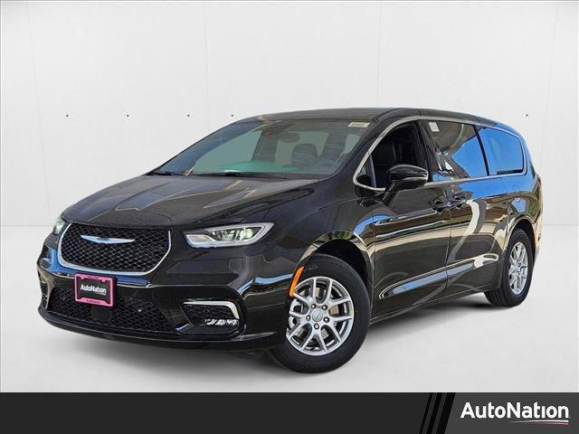 new 2025 Chrysler Pacifica car, priced at $40,152