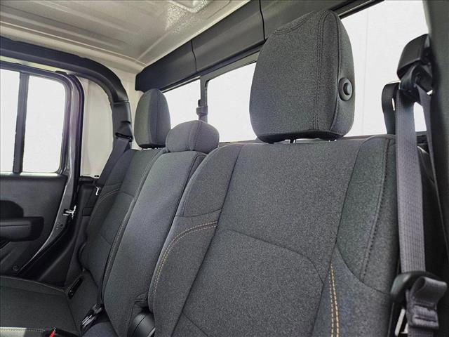 new 2025 Jeep Gladiator car, priced at $39,670