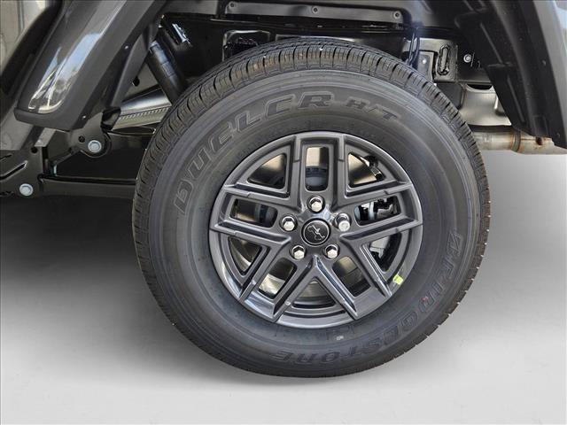 new 2025 Jeep Gladiator car, priced at $39,670