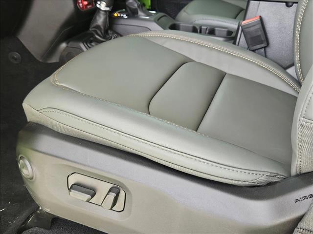 new 2025 Jeep Gladiator car, priced at $50,366