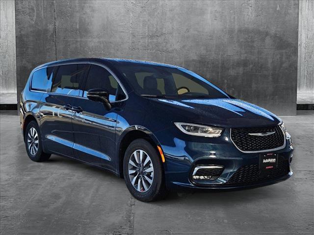 new 2025 Chrysler Pacifica Hybrid car, priced at $42,940