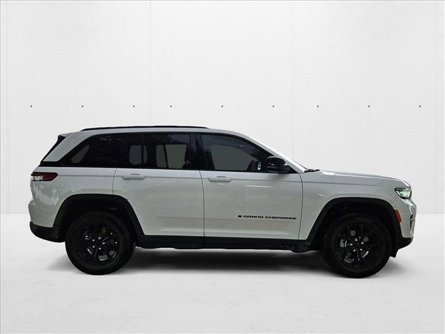 used 2025 Jeep Grand Cherokee car, priced at $37,798