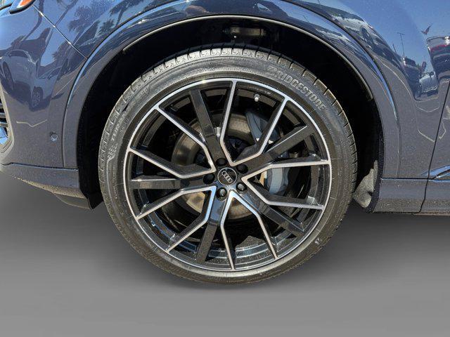 new 2025 Audi Q7 car, priced at $85,695