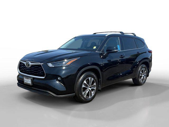 used 2022 Toyota Highlander car, priced at $36,317