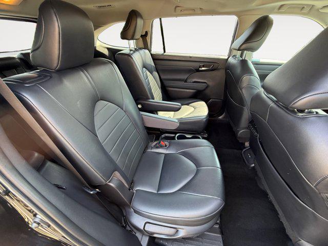 used 2022 Toyota Highlander car, priced at $36,317