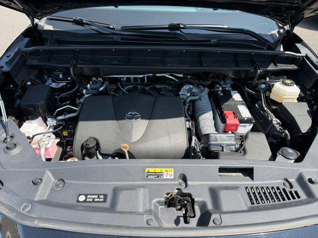 used 2022 Toyota Highlander car, priced at $36,317