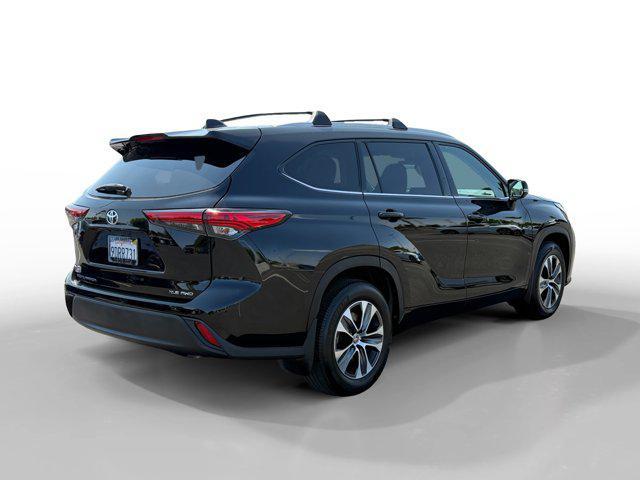 used 2022 Toyota Highlander car, priced at $36,317