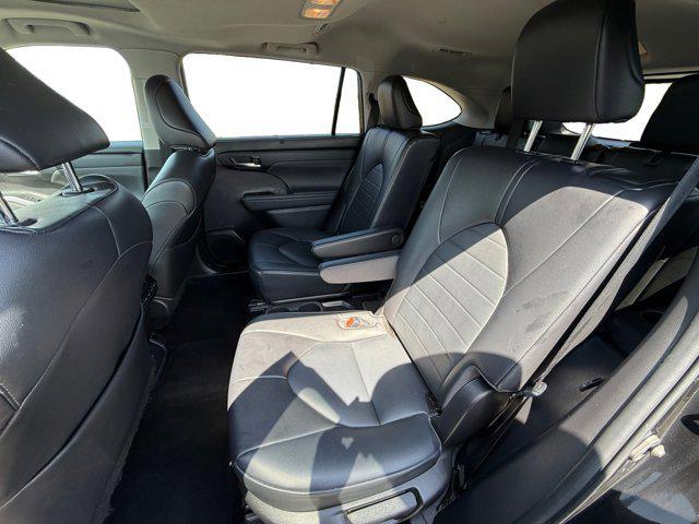 used 2022 Toyota Highlander car, priced at $36,317