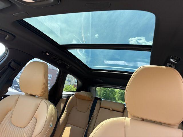 new 2025 Volvo XC60 car, priced at $60,660